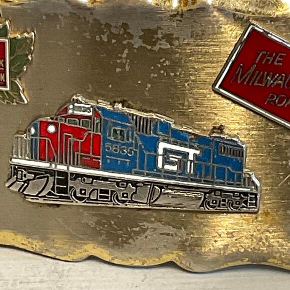 Grand Trunk Western The Milwaukee Road Train Engine Belt Buckle Locomotive - Picture 4 of 7